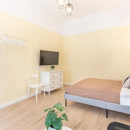 T27 2br Free Parking Apartment